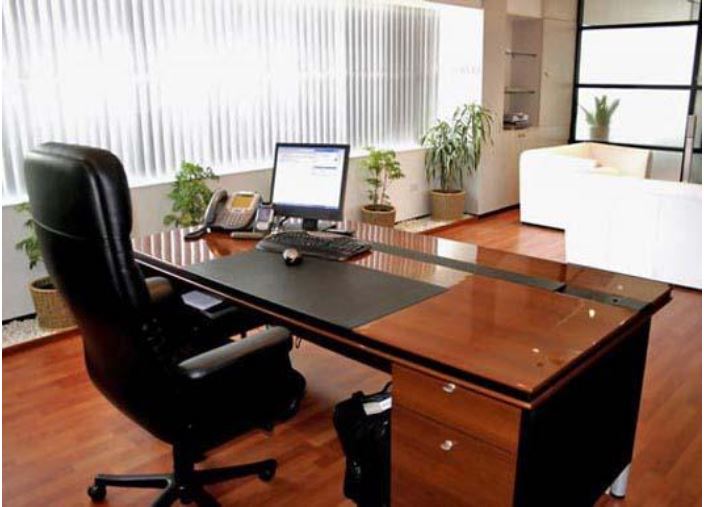 Cách xác định vị trí và hướng bàn làm việc cho sếp hợp phong thủy