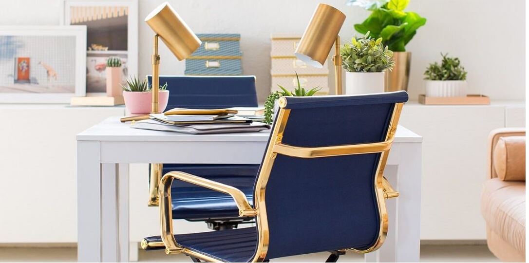 Vật phẩm phong thủy bàn làm việc: Cách chọn và bố trí hợp mệnh